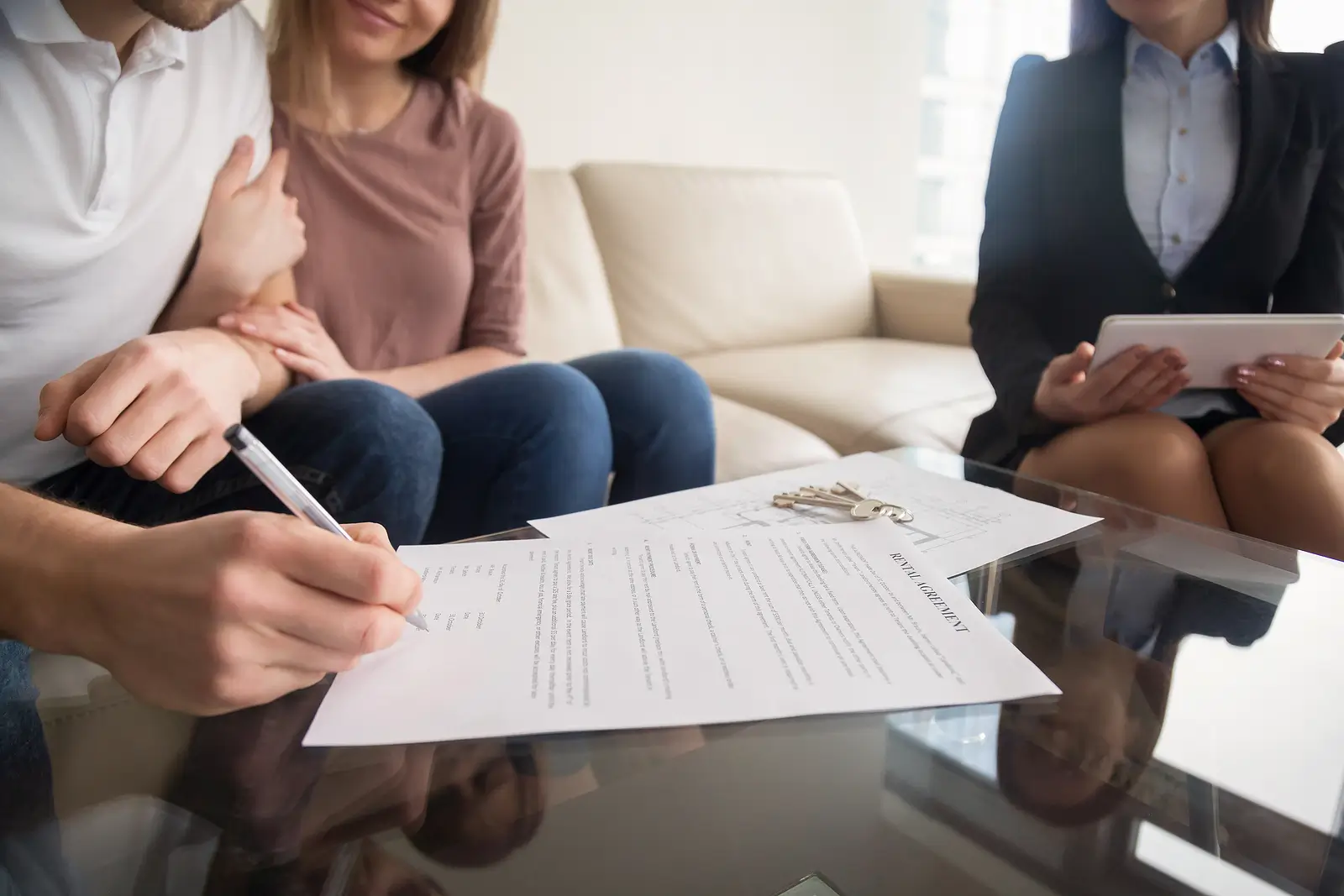 Lease Extension vs Lease Renewal: What's the Difference?